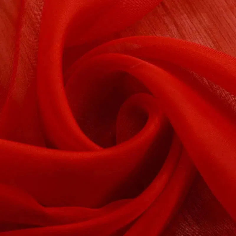 Étoffe rouge fluide, élégante et dynamique pour créations textiles et mode, idéale pour vêtements légers ou accessoires stylés, apportant une touche de sophistication vibrante.
