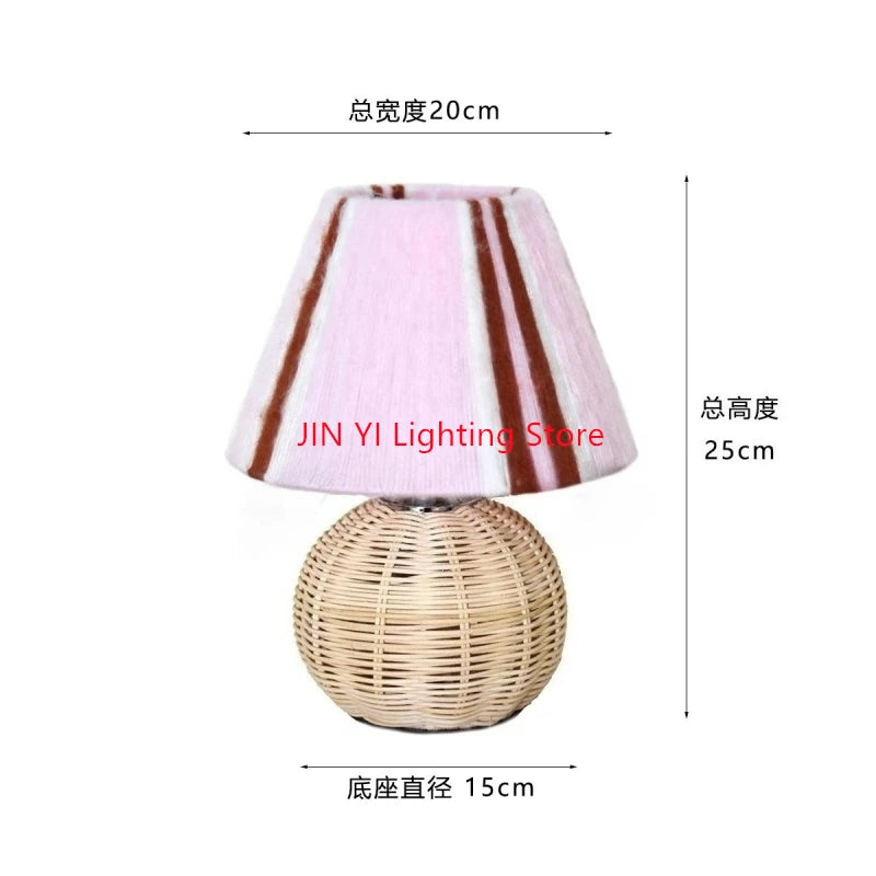 lampe table moderne rustique abat jour tissu rayures marron base rotin bleu clair