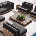 canapé extérieur modulable gris foncé tissu bois naturel coussins pieds noirs moderne minimaliste