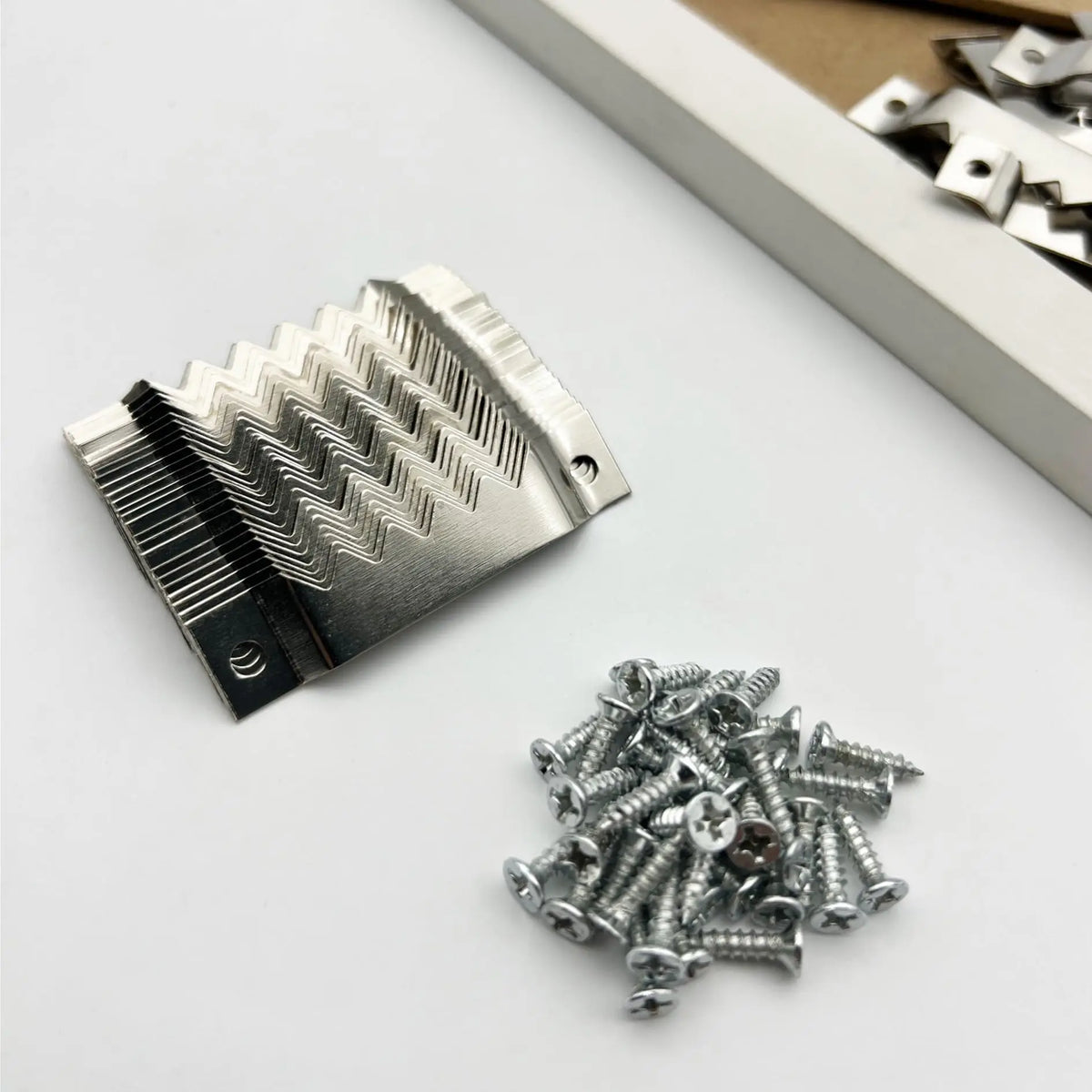 clips fixation or argent noir dents scie cadres photo vis moderne