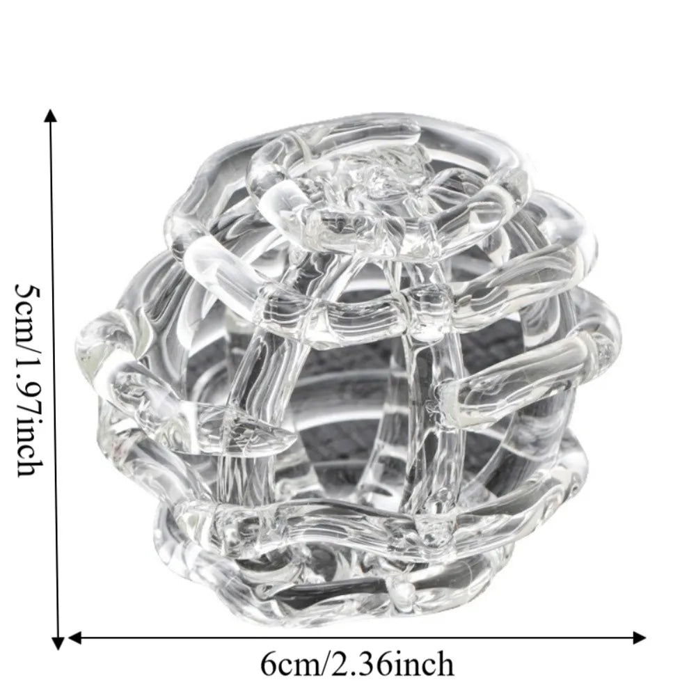 vase verre transparent motif structuré fleurs blanches iris violets table bois nature déco intérieure