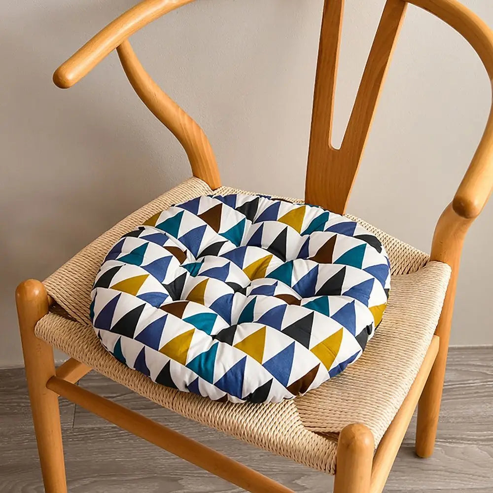 coussin chaise rond moderne couleurs bleu marine blanc vert beige noir motifs géométriques feuilles