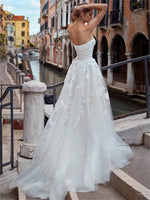 robe mariée blanche bohème sans bretelles dentelle fleurs appliquées longue traîne élégante simple