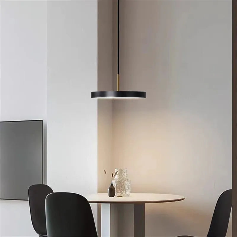 lampe suspension luminaire led moderne métal noir doré minimaliste salon chambre intérieur