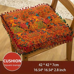 coussin carré bleu orange motif floral pompons boho chic décoration salon sol canapé