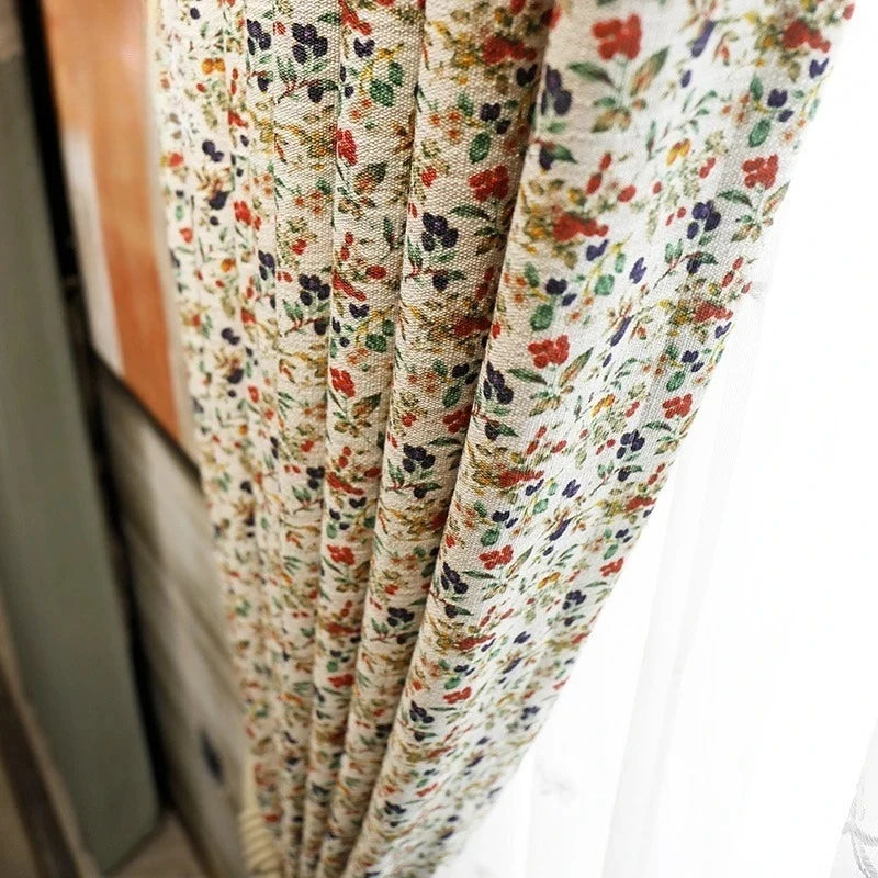 rideau fenêtre vintage motif floral beige rouge vert bleu dentelle romantique salon chambre maison