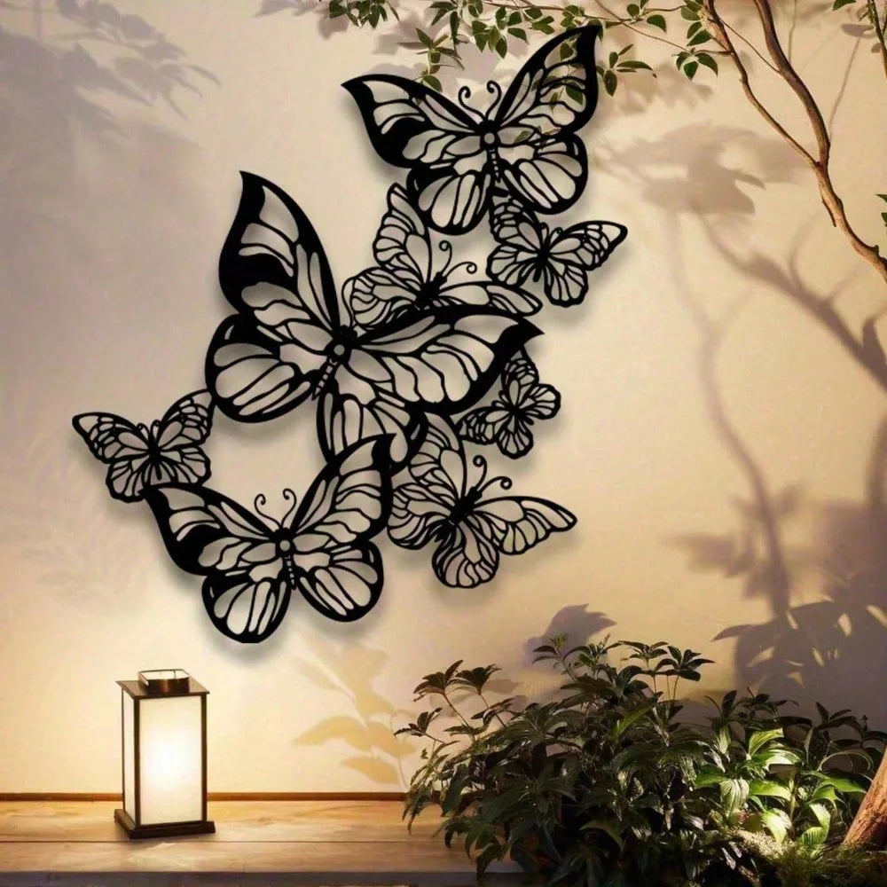 sculpture murale noire papillons ajourés moderne décoration intérieure unique motifs complexes métal robuste artistique