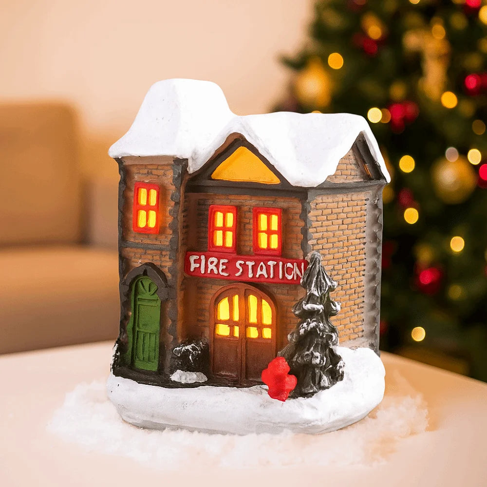 maison miniature résine décorative noël vintage porte fenêtre toit arbre guirlande horloge cheminée