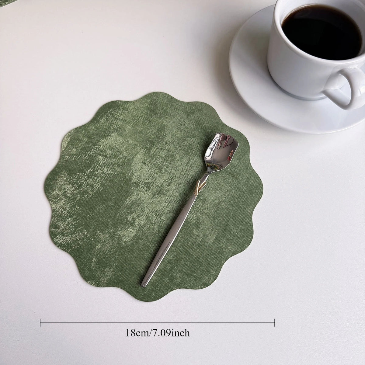 serviettes table moderne gris vert marron beige rose texture grunge élégant assiettes fourchettes tasses