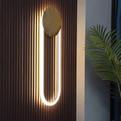 Applique murale d'angle LED nordique rétro en fer noir installée dans un coin de chambre