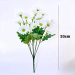 bouquets fleurs artificielles multiples pétales centre jaune vases noirs intérieur décoration mariage fêtes orangées