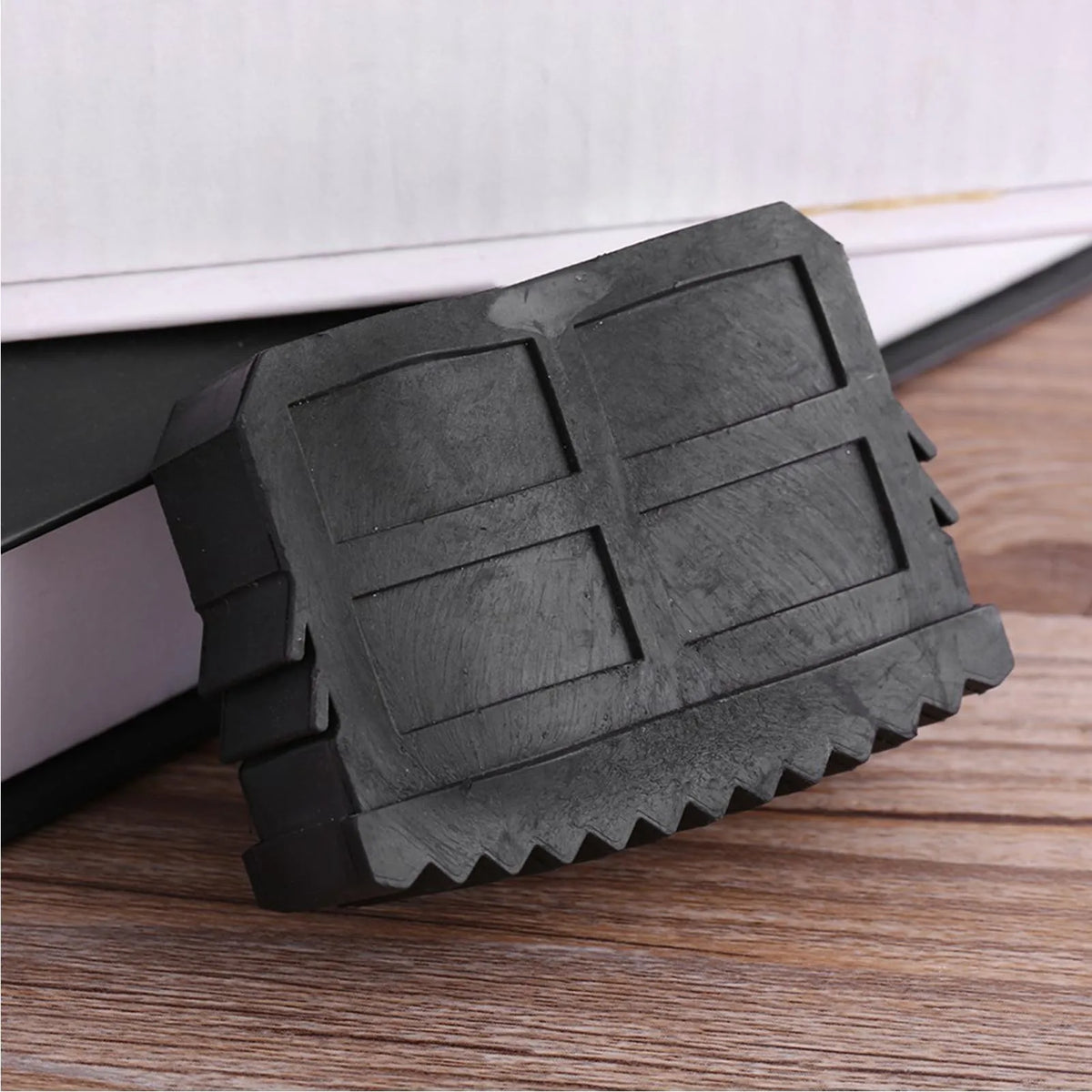 tapis antidérapants caoutchouc noir supports pieds chaise table texturés découpes rectangulaires base dentelée industriels