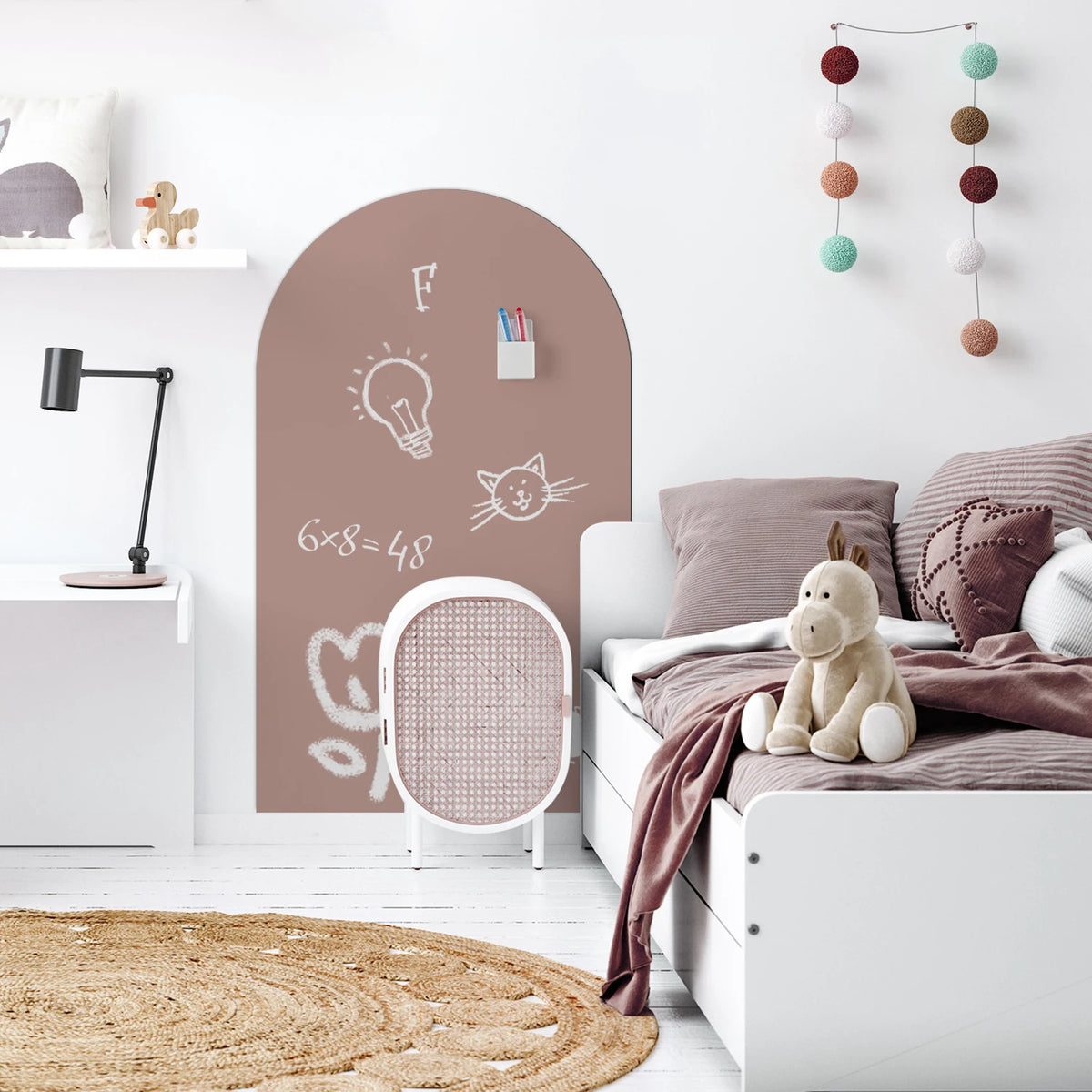 panneau mural moderne rose pâle ballons animaux lettres adhésif feutres serviette inclusion enfants décoration