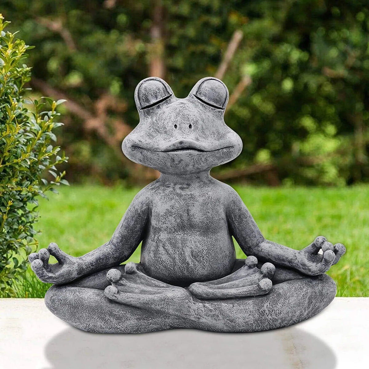 statue grenouille zen pose yoga résine gris pierre naturelle aspect texturé ciment brut jardin