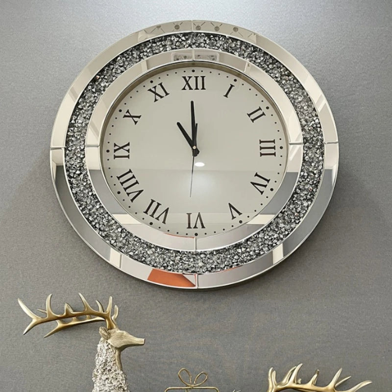 horloge carrée miroir strass aiguilles noires numéros romains blanc moderne chambre salon