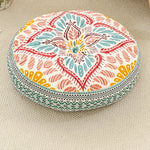 coussin rond boho chic motifs floraux géométriques antidérapant polyester blanc bleu