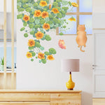 sticker mural dessin animé chat escalade fenêtre fleurs feuilles orange vert jaune rose illustration