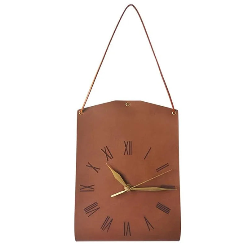 horloge murale marron clair rouge foncé gris imitation cuir chiffres romains vintage rustique minimaliste