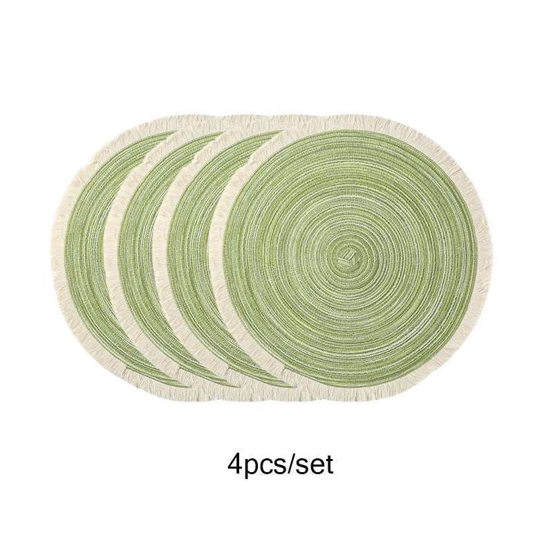 tapis rond moderne franges blanches placemats tissés beige clair assiettes vaisselle