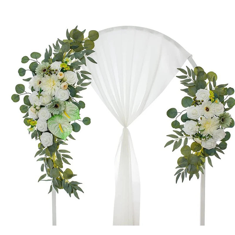 Détail des fleurs artificielles soie sur l'arc