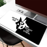 tapis souris gaming graphique moderne masque visage NEVER ONE WITHOUT THE OTHER blanc noir