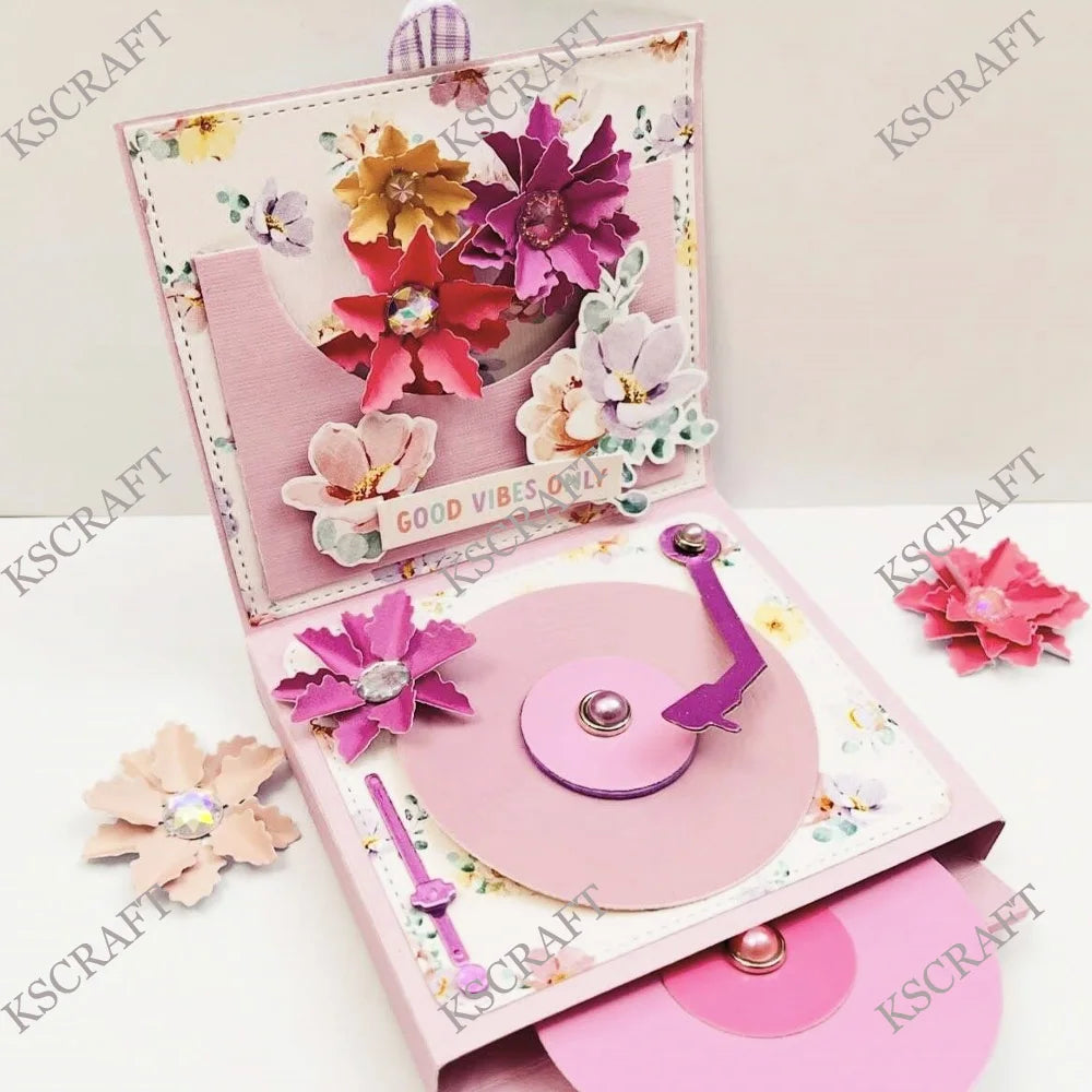 pochoirs scrapbooking diy gaufrage decoratif cartes papier fleurs motifs abstraits vintage musical albums photo