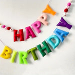 guirlande lettres feutre pompons colorés festives anniversaire decoration lettres relief pompons