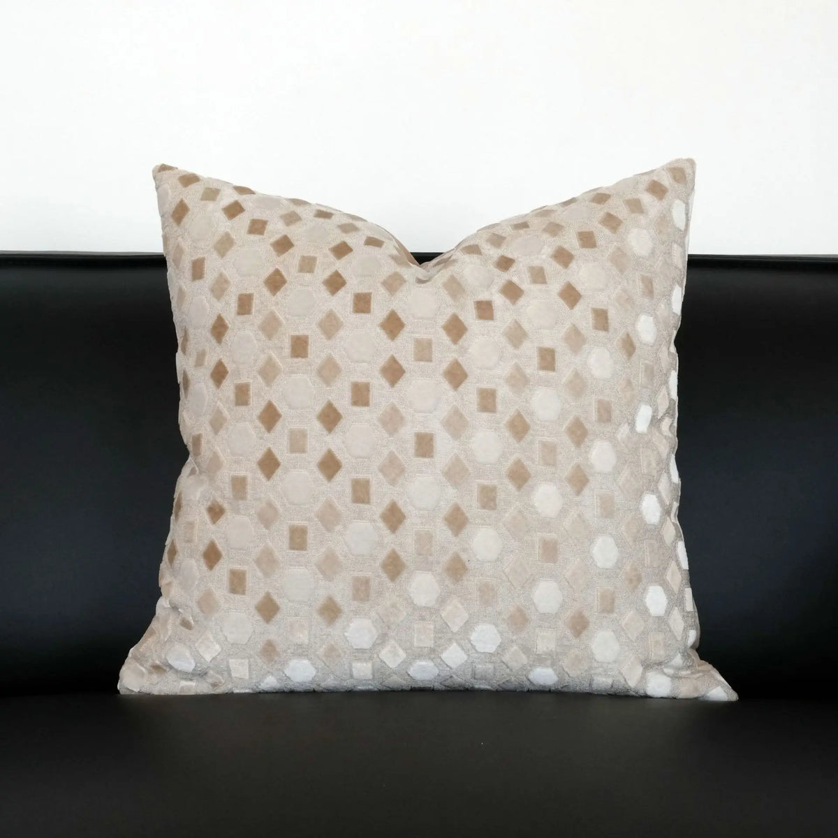 housse coussin motif floral blanc beige contemporain décoratif auto adhésif polyester