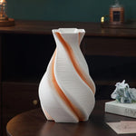 vase moderne blanc marron rouge orange rayures horizontales opacité maison fleurs table