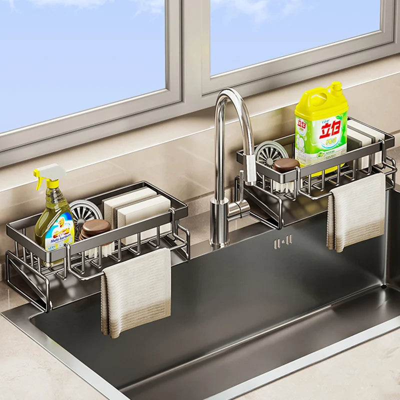 étagère cuisine moderne argentée lisse fonctionnelle porte savon éponge bouteille nettoyant brosse vaisselle