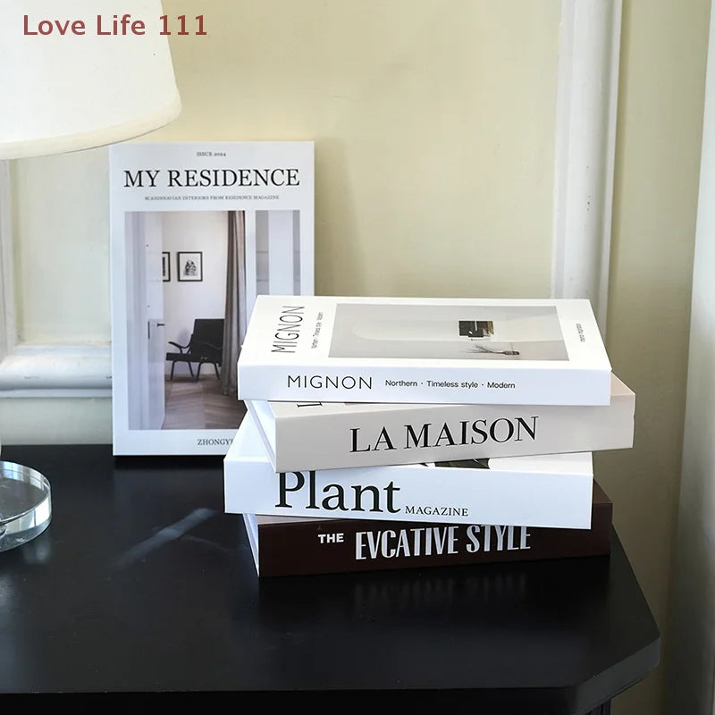 décoration intérieure livres faux blanc gris moderne minimaliste feuilles table étagère