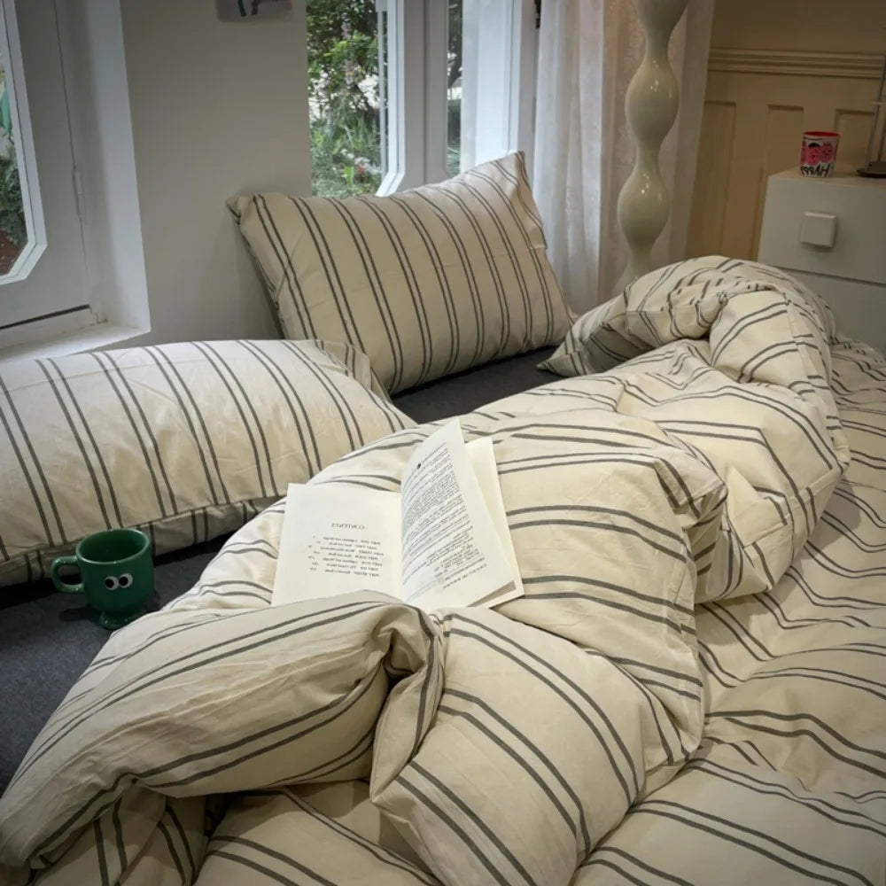 Détail des rayures géométriques sur la housse de couette en polyester