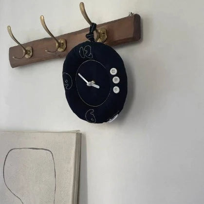 horloge murale moderne rose argentée tissu brodé salon décoration aiguilles boutons adhésif
