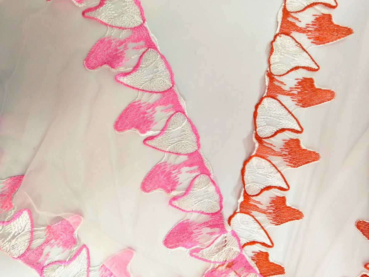 dentelle rose vif blanc orange motifs coeurs feuilles semi transparent