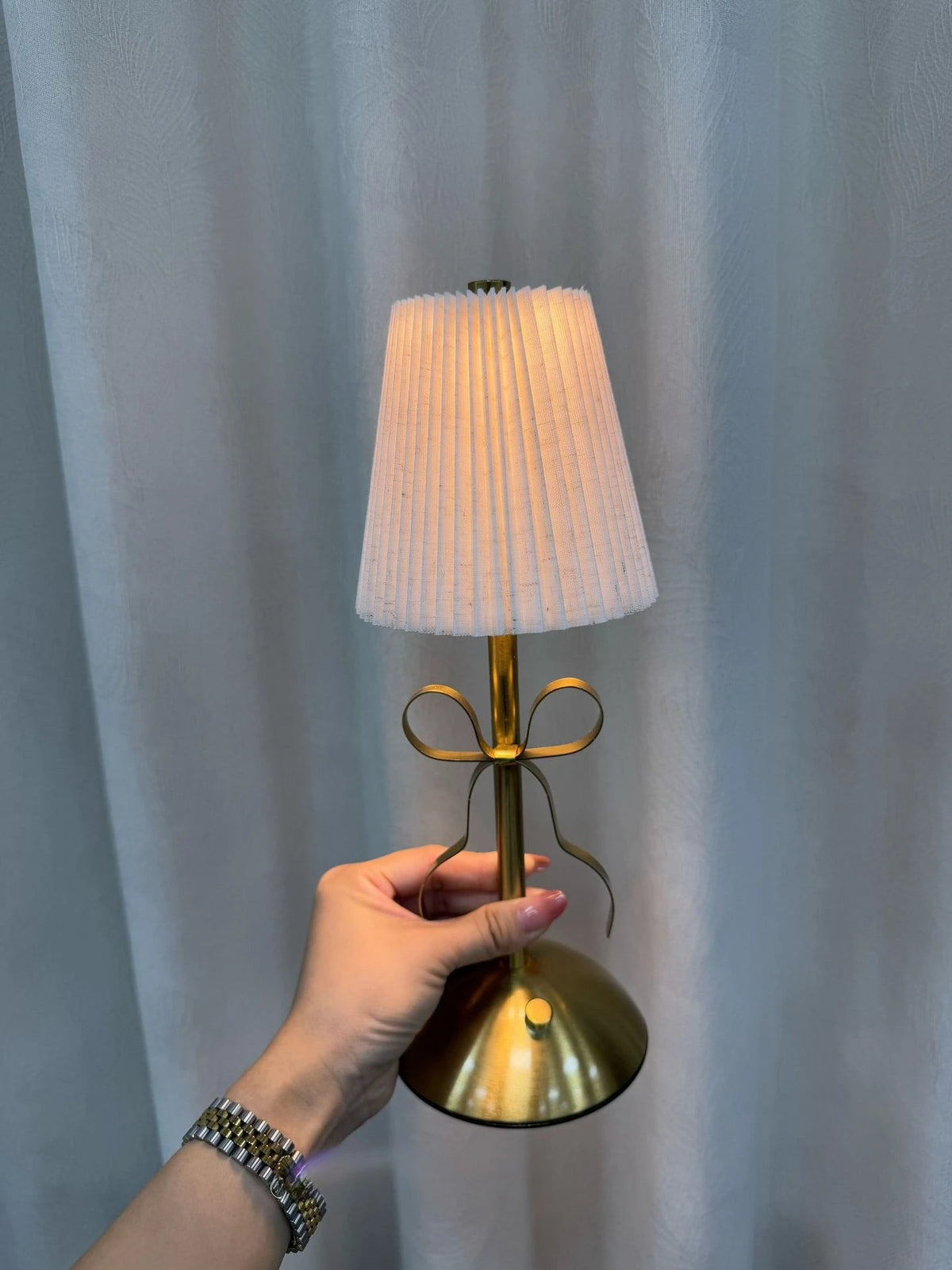 veilleuse rechargeable led moderne plissée abatjour or blanccrème rose chambre