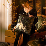 coussins decoratifs velours oiseaux blancs bambou vert pompons noirs classique oriental deco maison