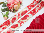 ruban décoratif artisanal dragon stylisé fleurs motifs floraux rouge noir blanc doré