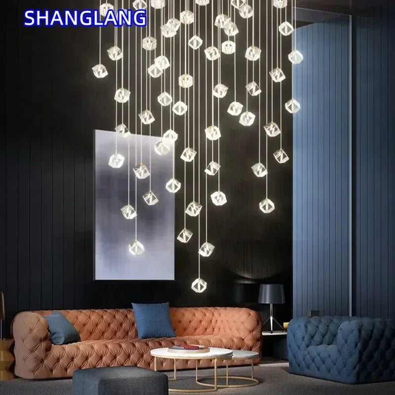 suspension lumineuse moderne transparente dorée facettes géométriques élégantes multiples lampes