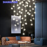 suspension lumineuse moderne transparente dorée facettes géométriques élégantes multiples lampes
