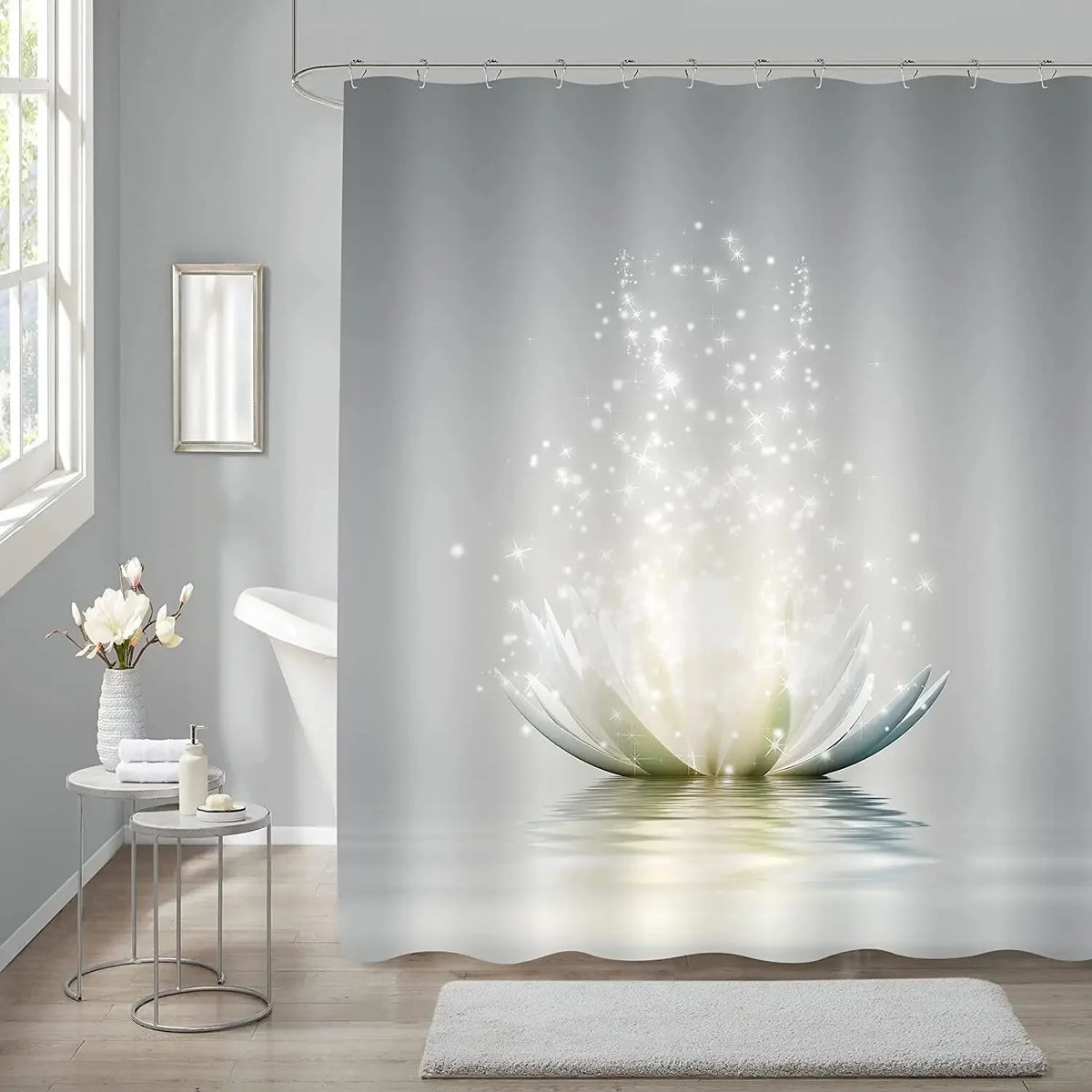 Détail du motif floral asiatique sur le rideau de douche en polyester