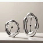 sculpture abstraite contemporaine blanc gris minimaliste texture mat forme organique noire central