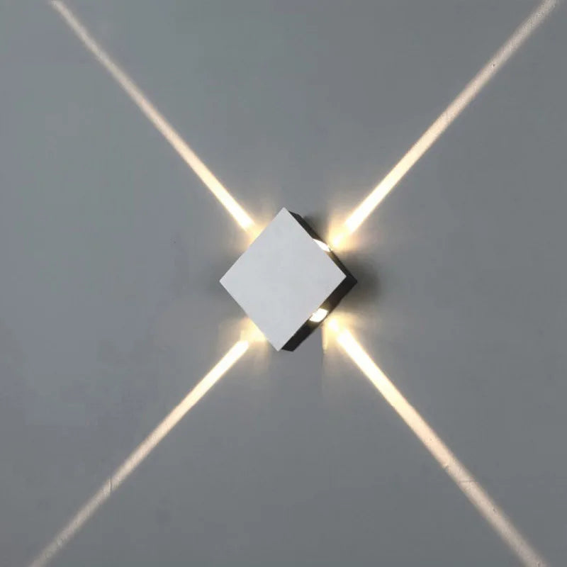 Installation murale de l'applique LED croix étoile dans un intérieur moderne