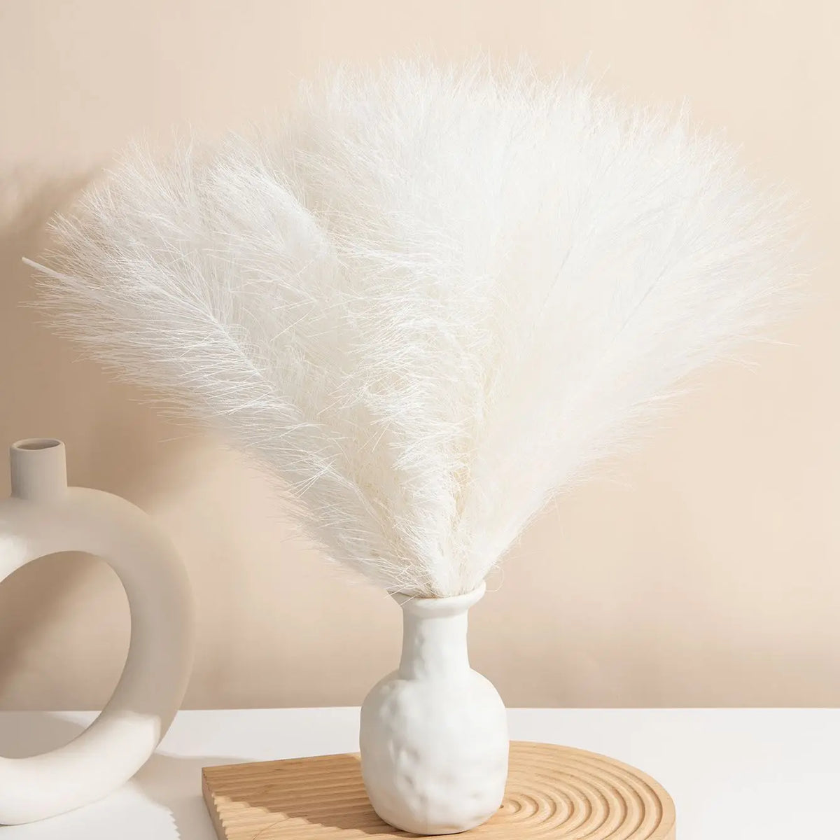 plumes artificielles blanches modernes décoration extérieure mariage fêtes prénuptiale bouquet table