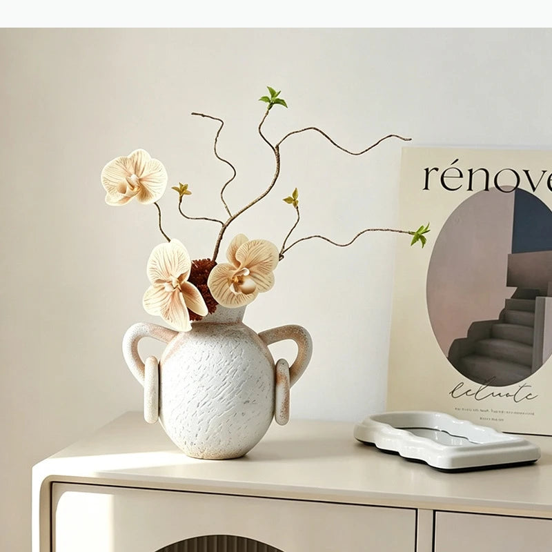 vase moderne minimaliste blanc opaque aspect grumeleux décoration table arrangement floral