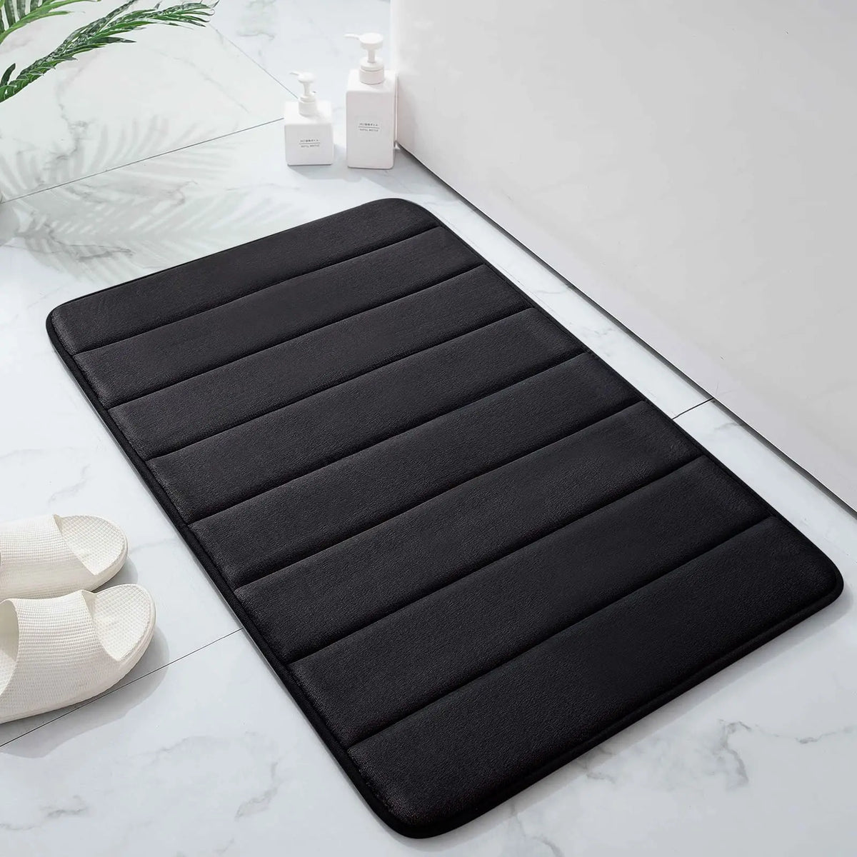 tapis massage pieds noir rayures horizontales moderne antidérapant absorbant eau respectueux environnement