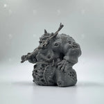 ornement démoniaque figurine épée gris clair détails complexes gothique décoration intérieur fantaisie sombre