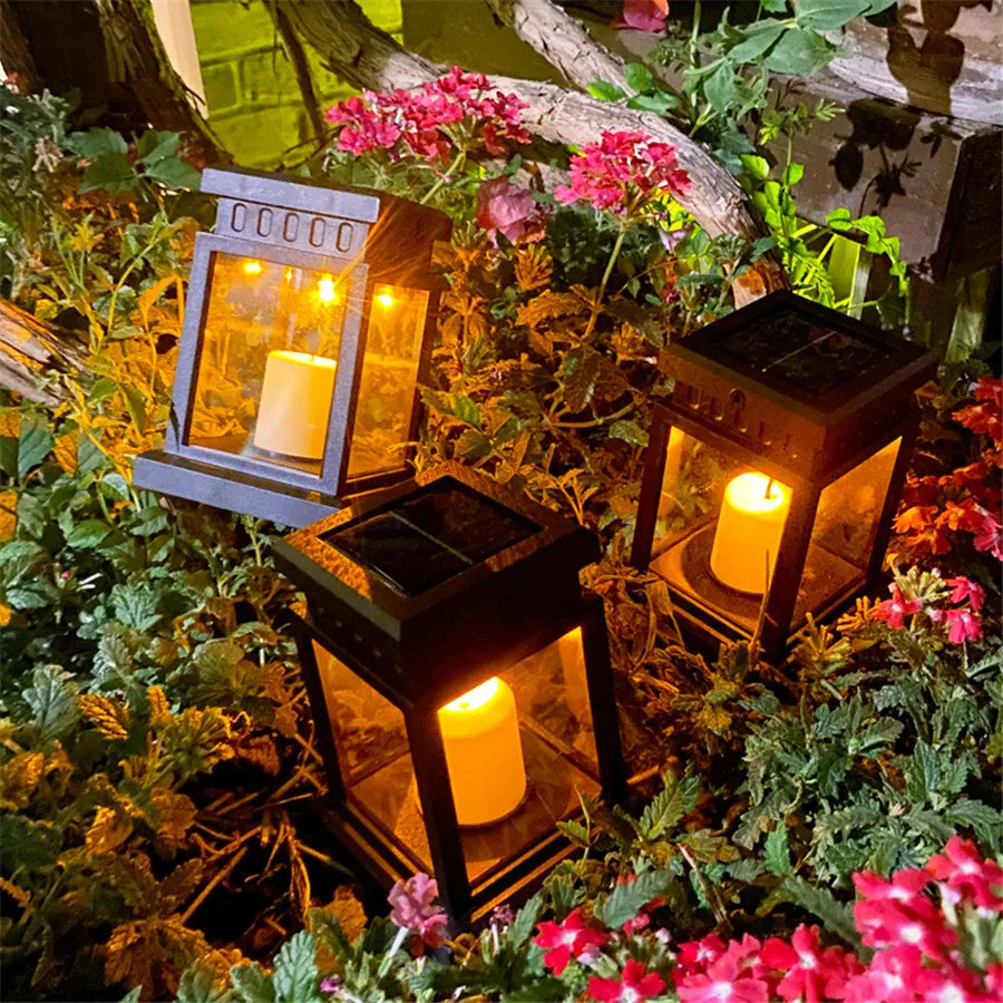 Lanterne solaire suspendue Ombre Interieur éclairant un jardin la nuit
