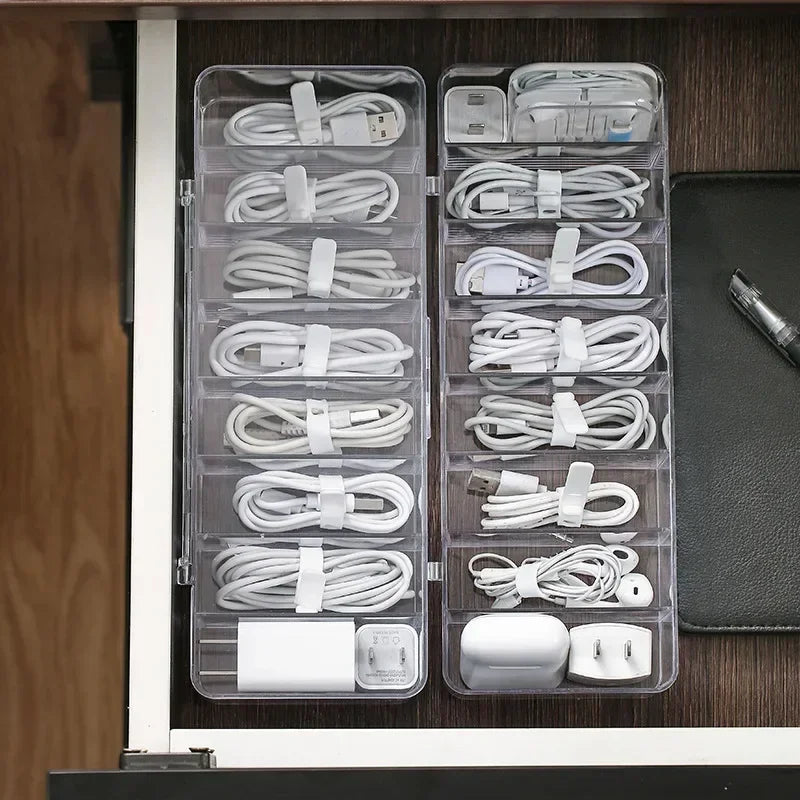 Organisation de câbles de téléphone dans une boîte transparente