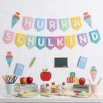 guirlande bannières motifs crayons écolier ballons tableaux papeterie globe lettres constructions gâteaux pommes