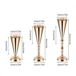 vases dorés classiques ornements floraux fleurs artificielles table mariage romantique